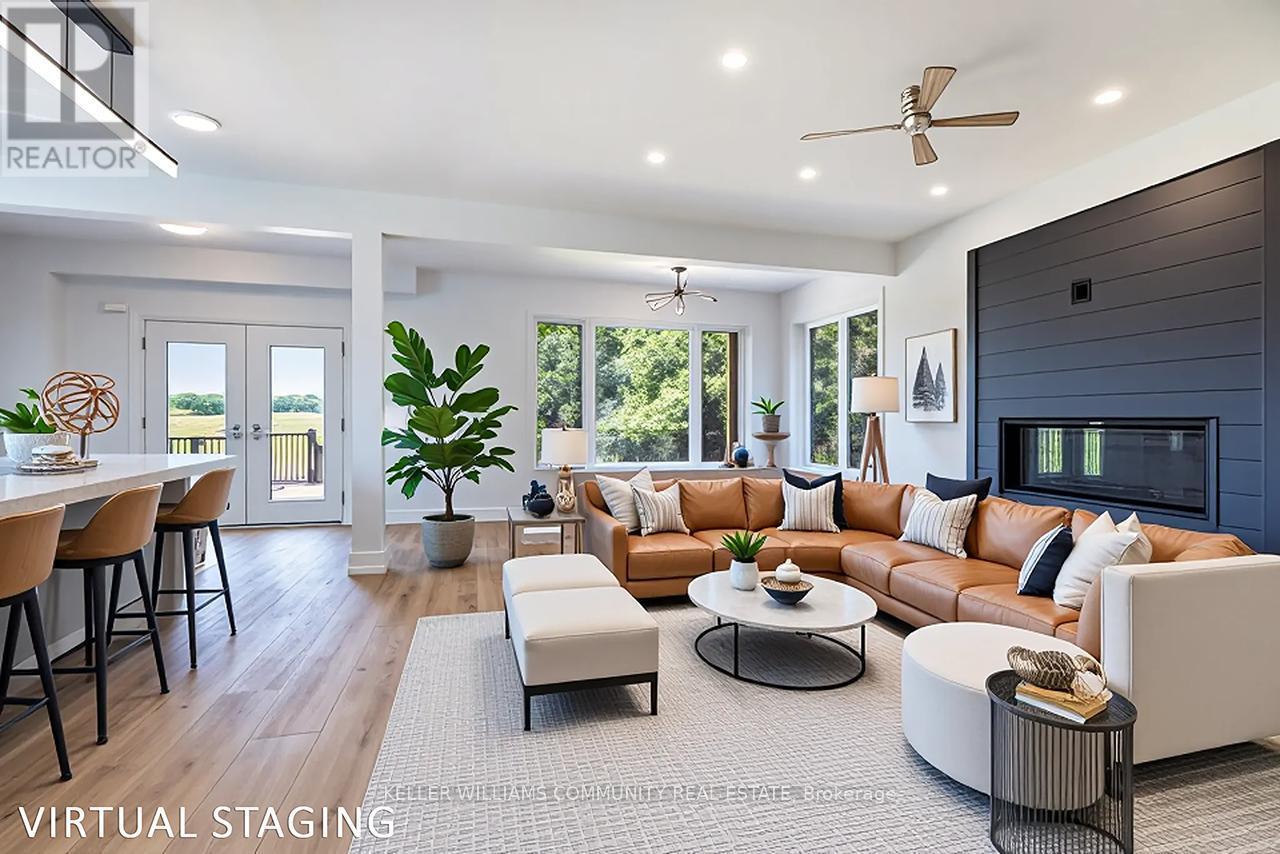 2246 Highway 2, Clarington, ON - Indoor Photo Showing Living Room