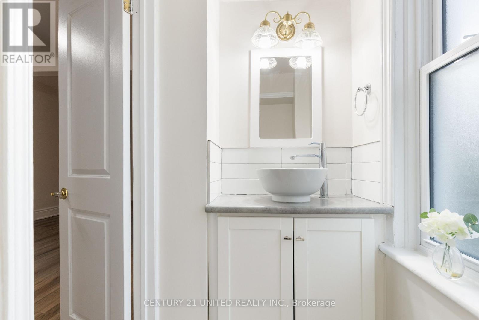 26 Park Street, Peterborough (Town Ward 3), ON - Indoor Photo Showing Bathroom