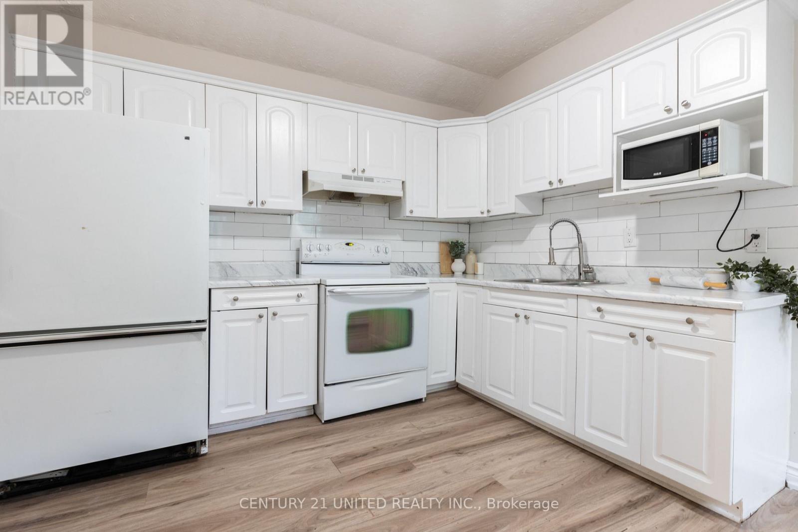 26 Park Street, Peterborough (Town Ward 3), ON - Indoor Photo Showing Kitchen