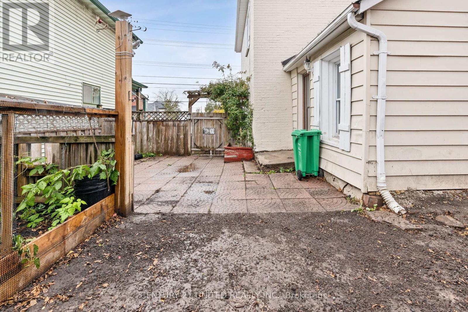 26 Park Street, Peterborough (Town Ward 3), ON - Outdoor With Exterior