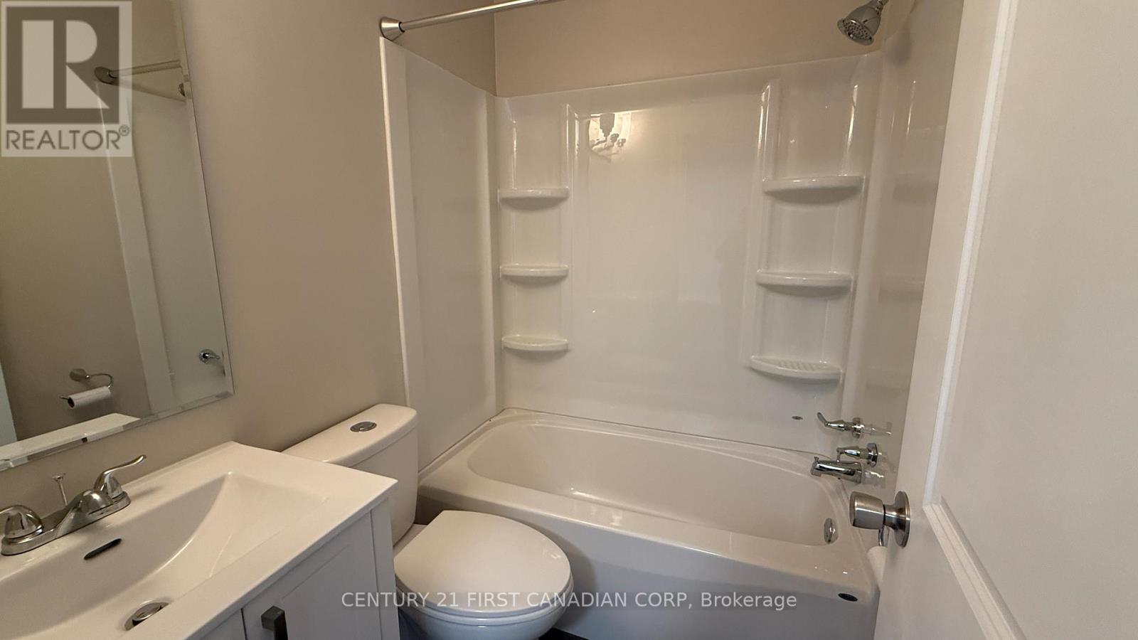 105 - 1170 Hamilton Road, London East (East O), ON - Indoor Photo Showing Bathroom