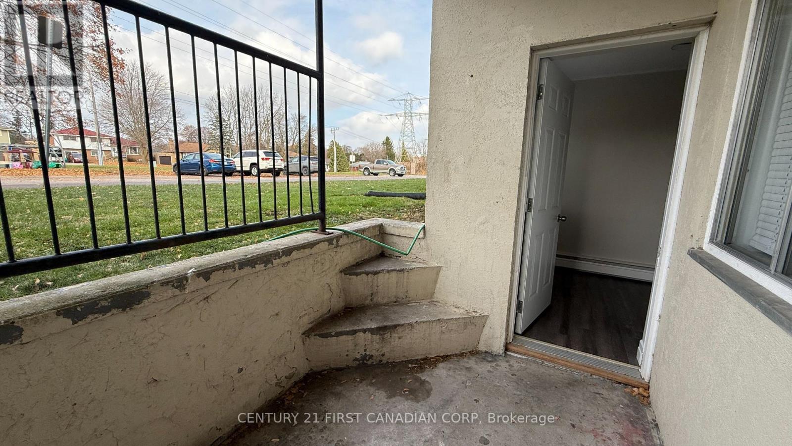 105 - 1170 Hamilton Road, London East (East O), ON - With Exterior