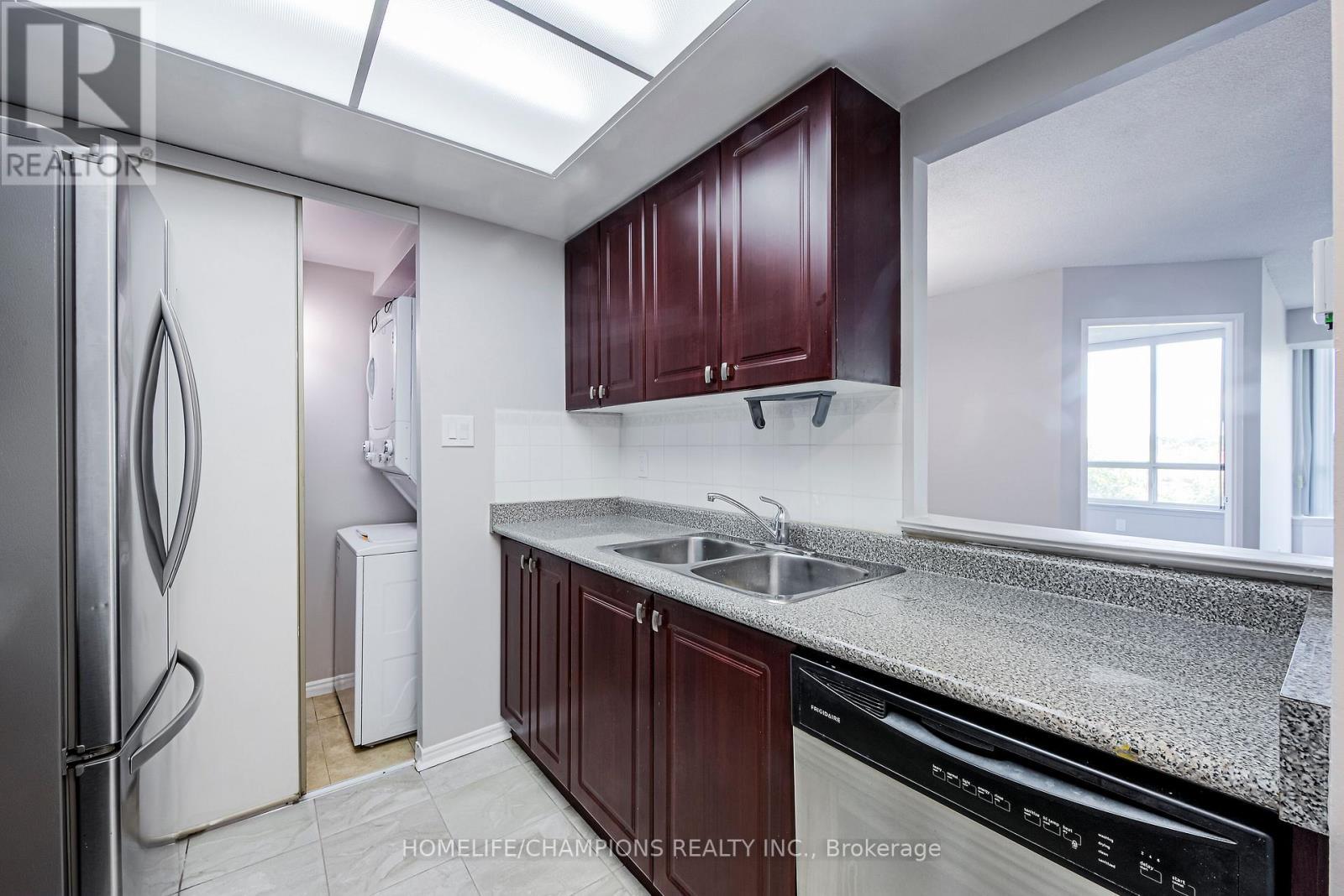 610 - 5 Greystone Walk Drive, Toronto, ON - Indoor Photo Showing Kitchen With Double Sink