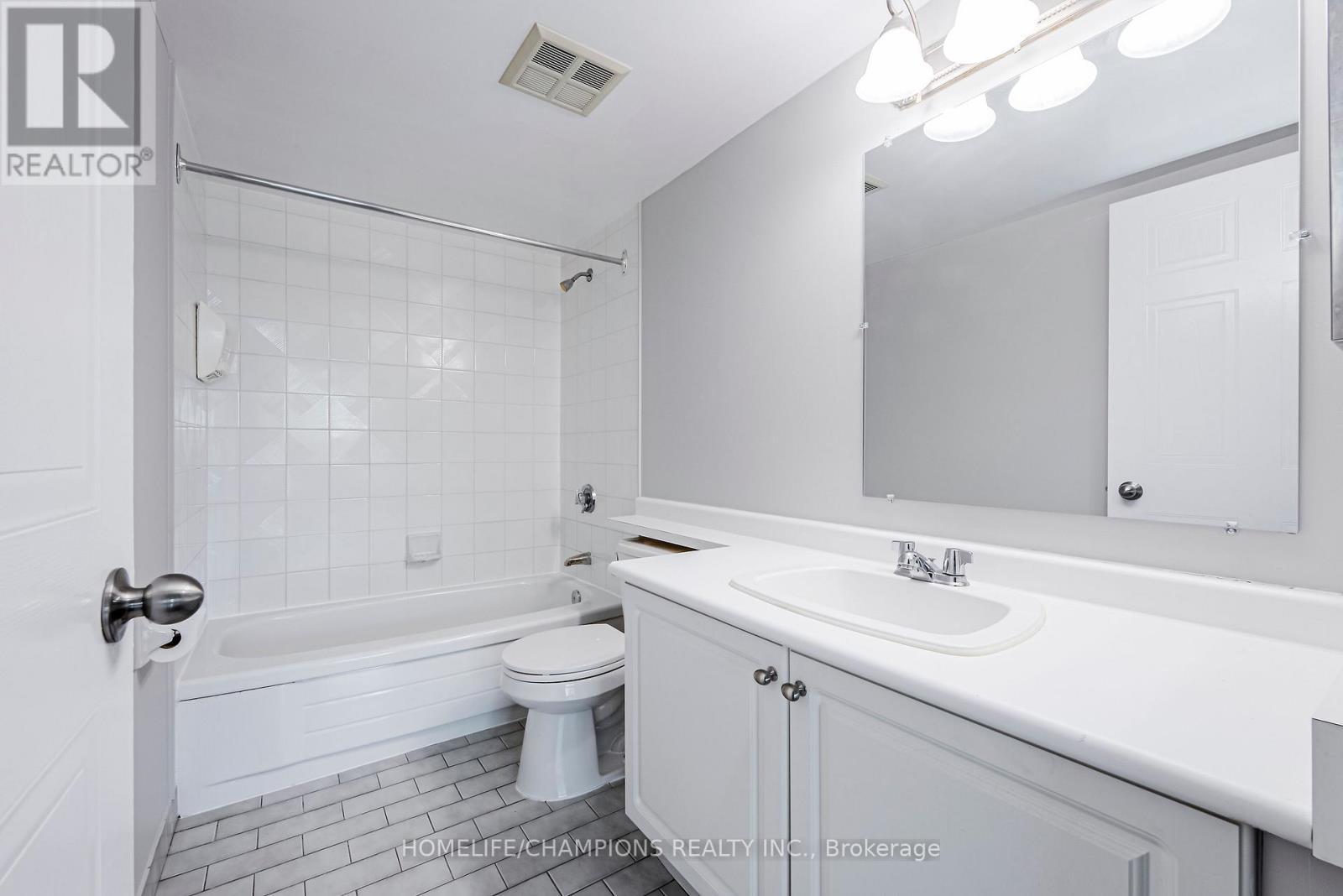 610 - 5 Greystone Walk Drive, Toronto, ON - Indoor Photo Showing Bathroom