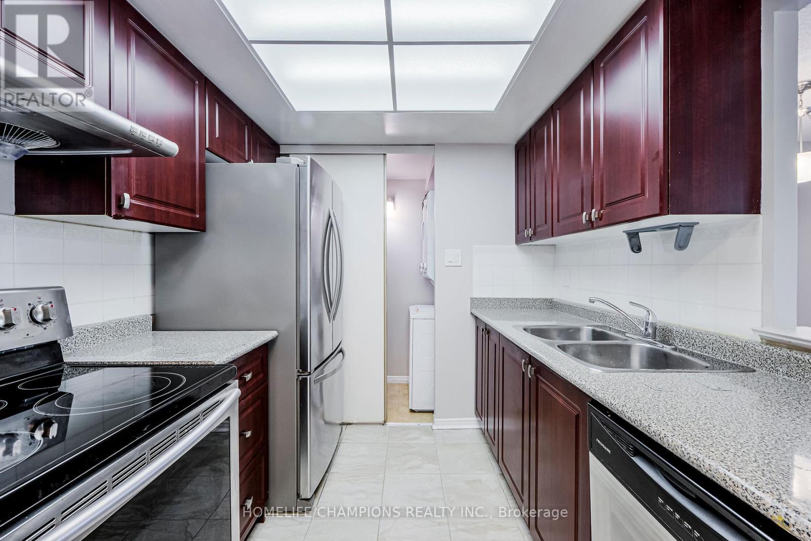 610 - 5 Greystone Walk Drive, Toronto, ON - Indoor Photo Showing Kitchen With Double Sink