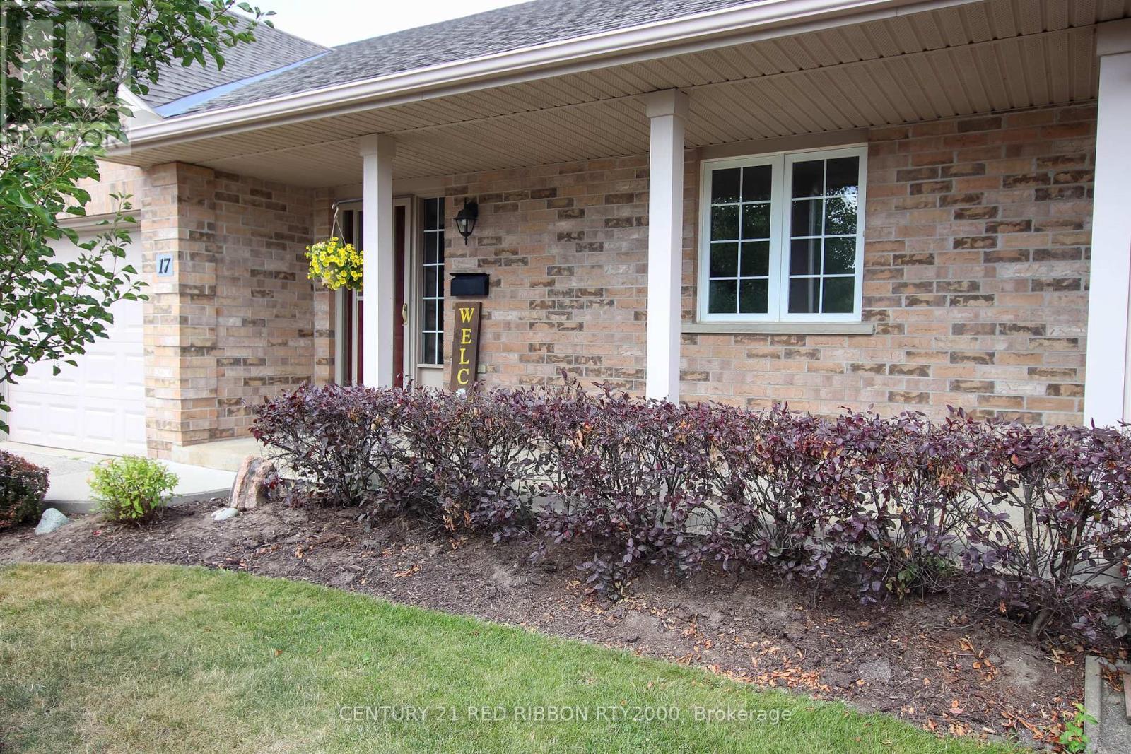 17 - 375 Scott Street E, Strathroy-Caradoc (Se), ON - Outdoor With Deck Patio Veranda