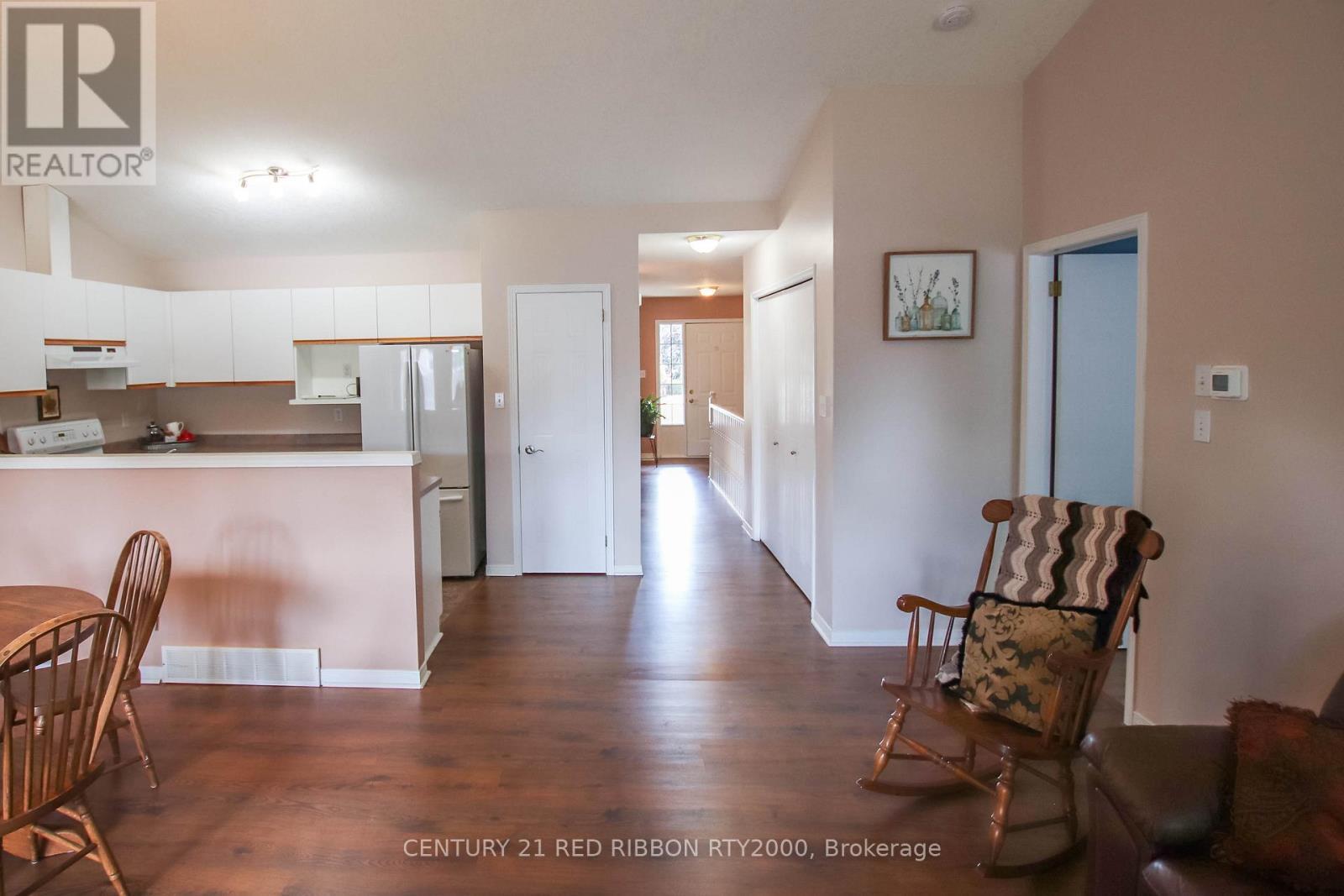 17 - 375 Scott Street E, Strathroy-Caradoc (Se), ON - Indoor