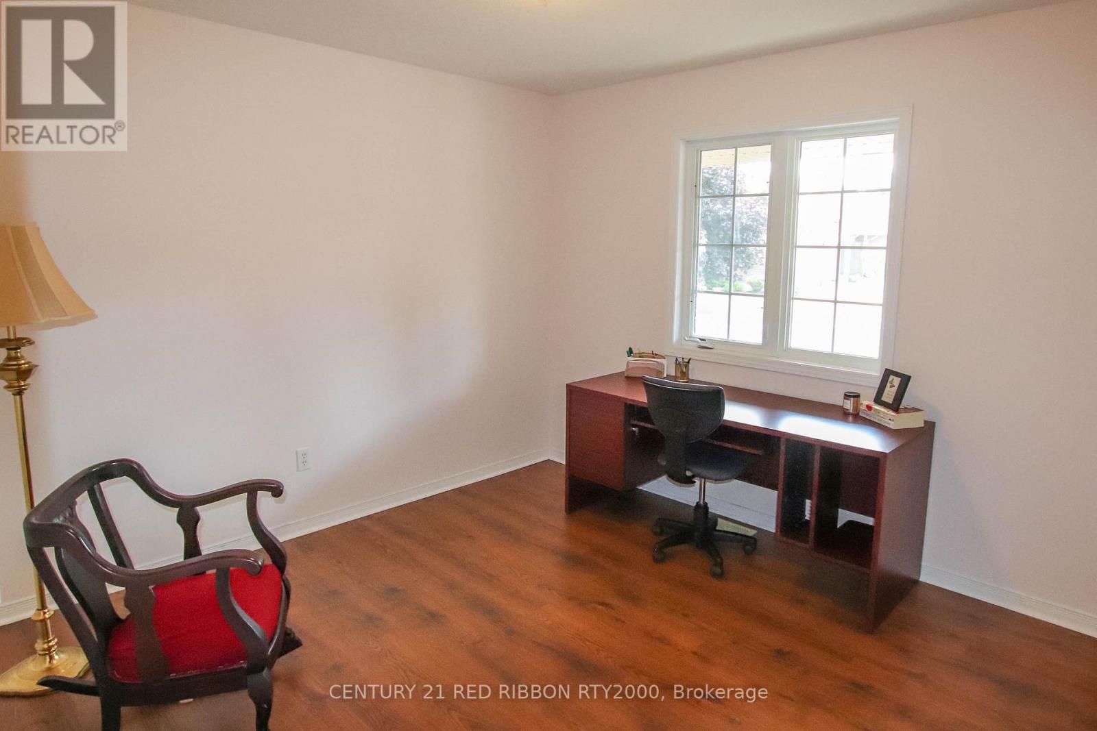 17 - 375 Scott Street E, Strathroy-Caradoc (Se), ON - Indoor Photo Showing Office