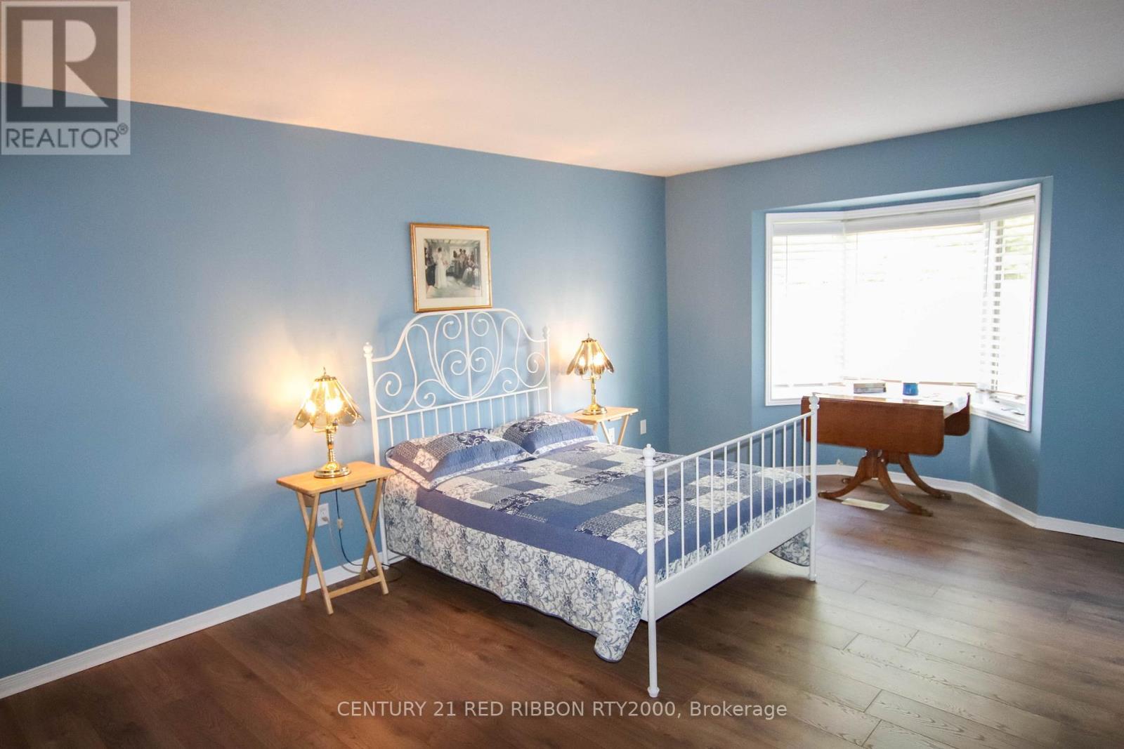 17 - 375 Scott Street E, Strathroy-Caradoc (Se), ON - Indoor Photo Showing Bedroom