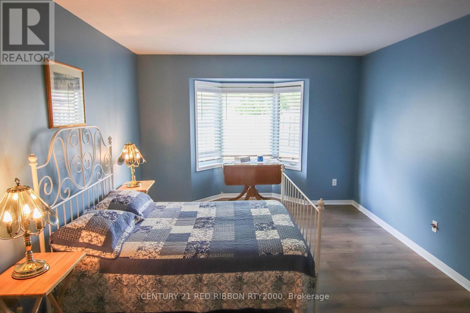 17 - 375 Scott Street E, Strathroy-Caradoc (Se), ON - Indoor Photo Showing Bedroom