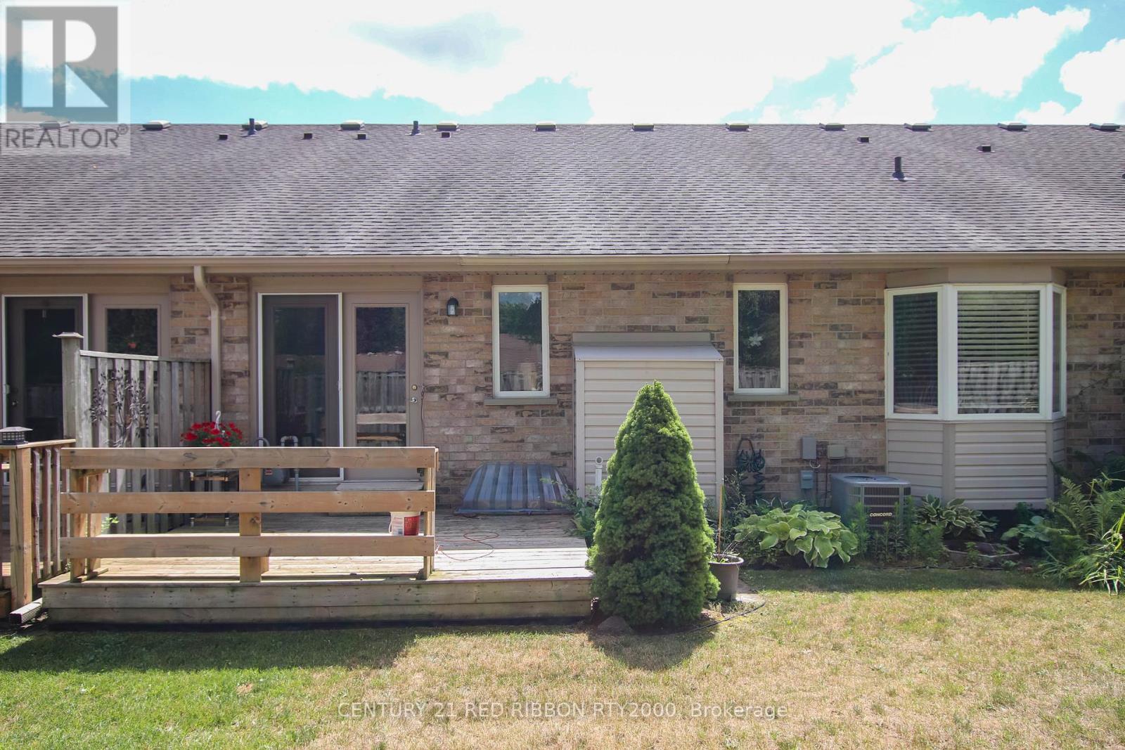 17 - 375 Scott Street E, Strathroy-Caradoc (Se), ON - Outdoor With Deck Patio Veranda