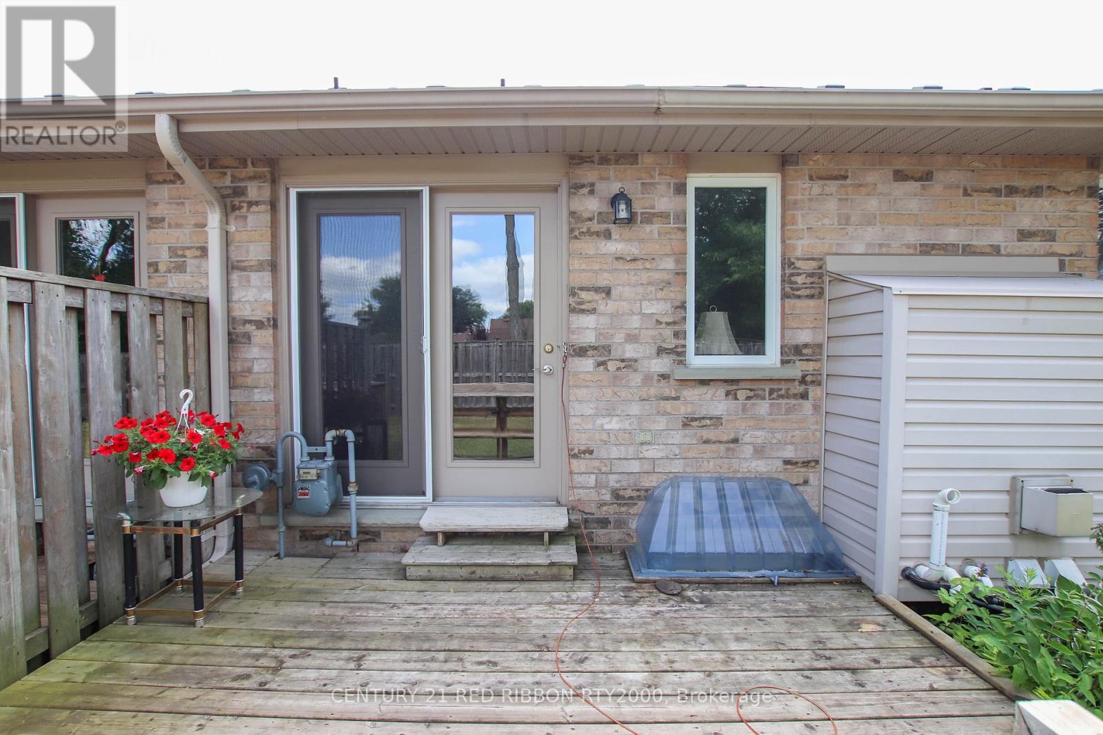 17 - 375 Scott Street E, Strathroy-Caradoc (Se), ON - Outdoor With Exterior