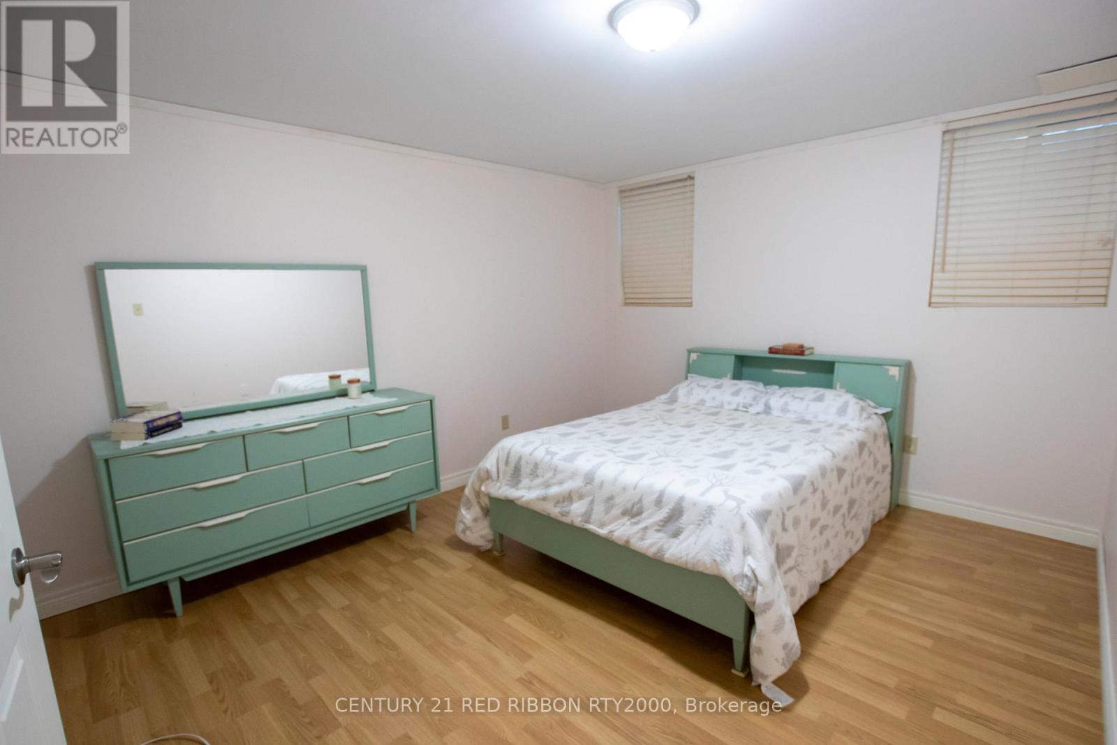 17 - 375 Scott Street E, Strathroy-Caradoc (Se), ON - Indoor Photo Showing Bedroom