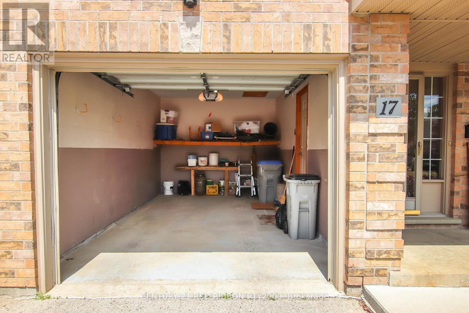 17 - 375 Scott Street E, Strathroy-Caradoc (Se), ON - Indoor