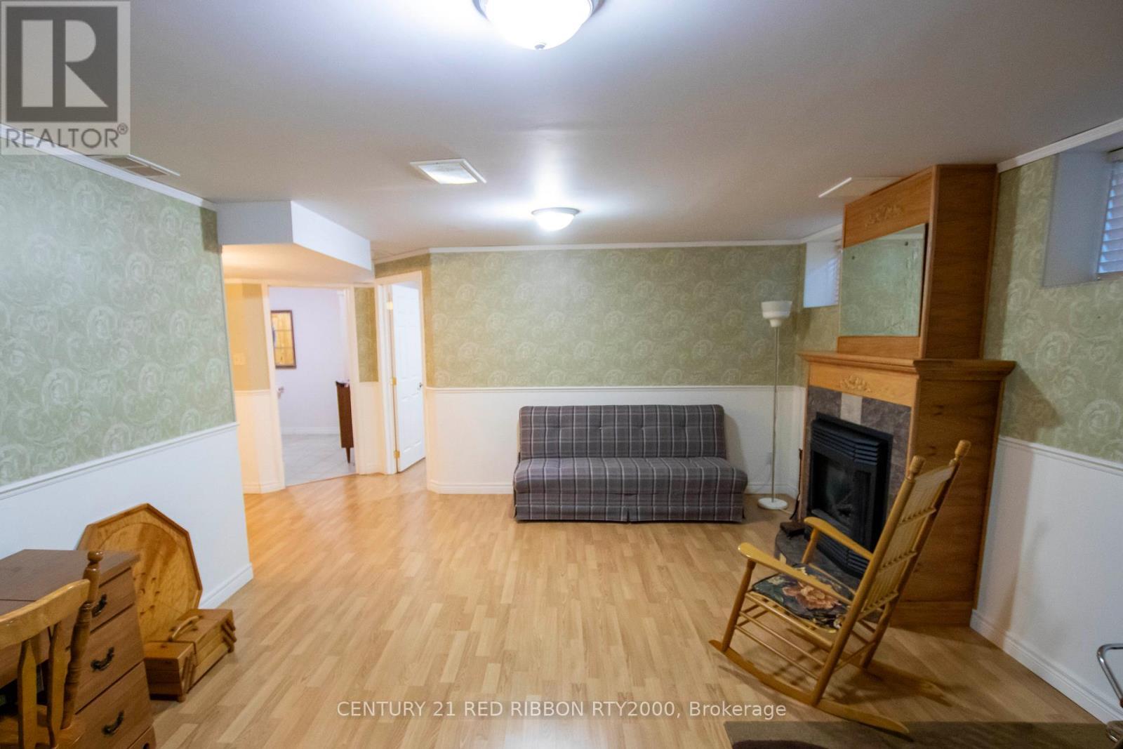 17 - 375 Scott Street E, Strathroy-Caradoc (Se), ON - Indoor With Fireplace