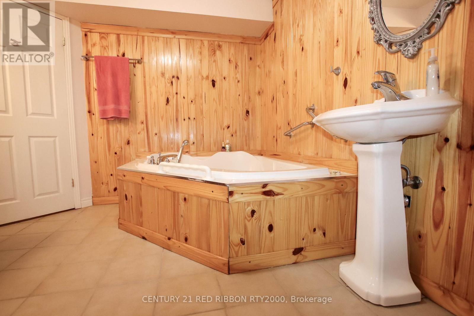 17 - 375 Scott Street E, Strathroy-Caradoc (Se), ON - Indoor Photo Showing Bathroom