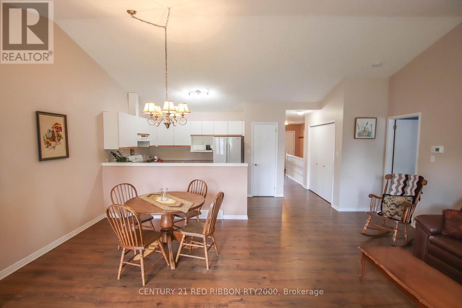 17 - 375 Scott Street E, Strathroy-Caradoc (Se), ON - Indoor