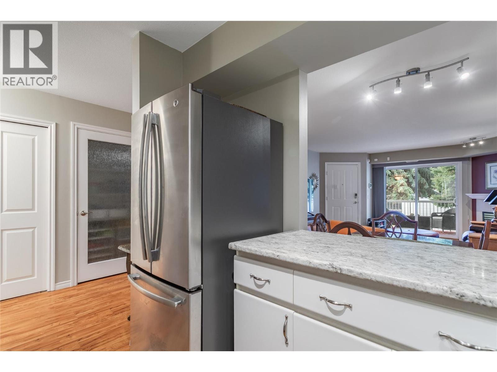 2370 Stillingfleet Road Unit# 125, Kelowna, BC - Indoor Photo Showing Kitchen