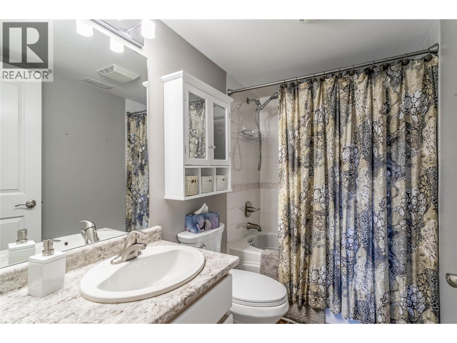 2370 Stillingfleet Road Unit# 125, Kelowna, BC - Indoor Photo Showing Bathroom