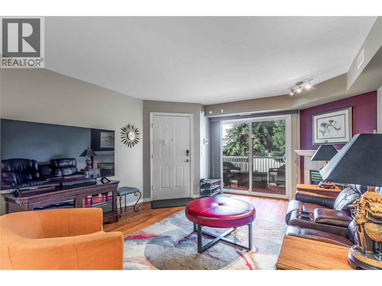 2370 Stillingfleet Road Unit# 125, Kelowna, BC - Indoor Photo Showing Living Room