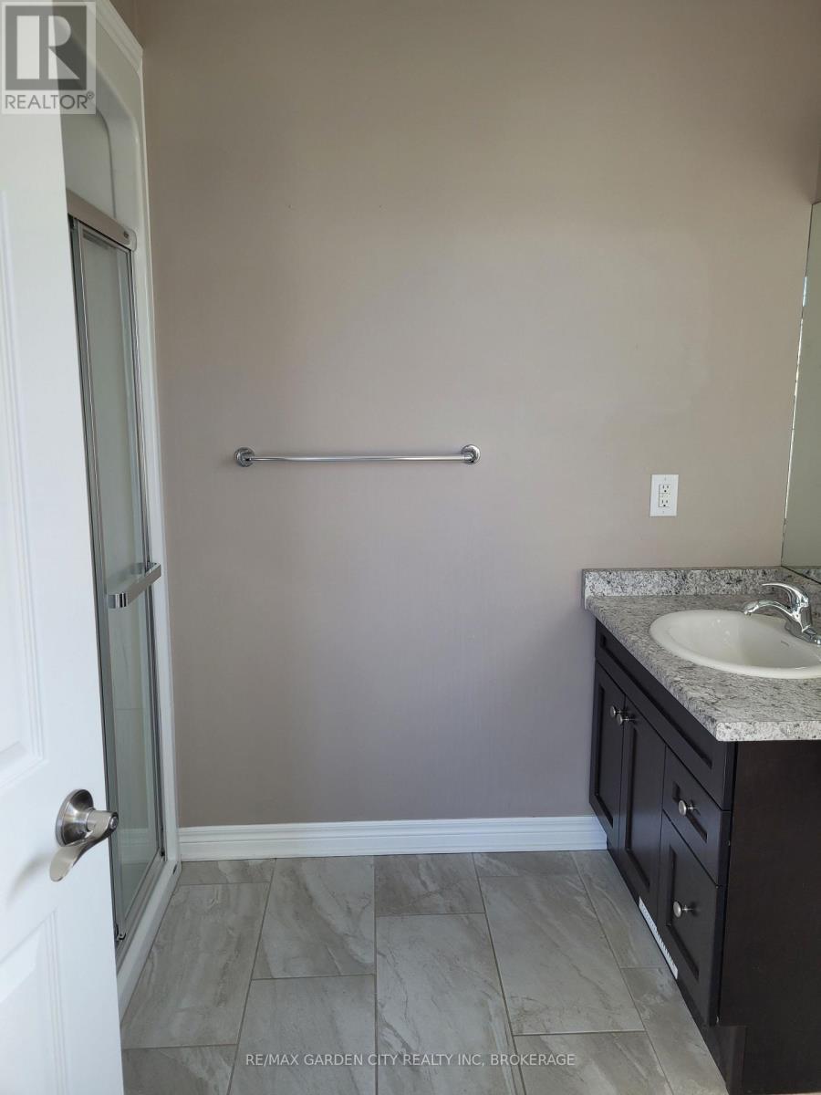 7770 Hanniwell Street, Niagara Falls (Oldfield), ON - Indoor Photo Showing Bathroom