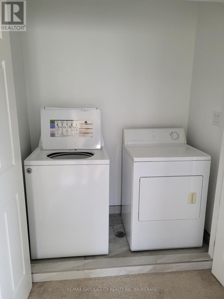7770 Hanniwell Street, Niagara Falls (Oldfield), ON - Indoor Photo Showing Laundry Room