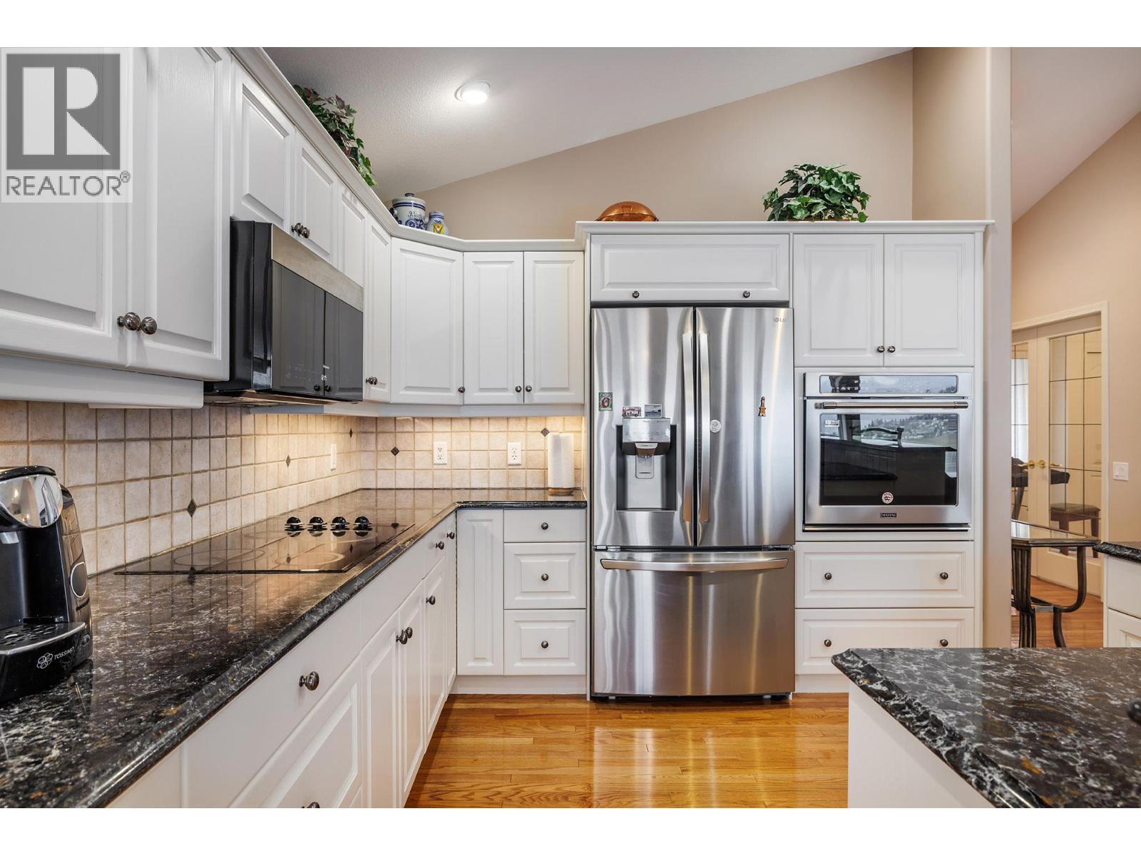 3639 Gala View Drive, West Kelowna, BC - Indoor Photo Showing Kitchen