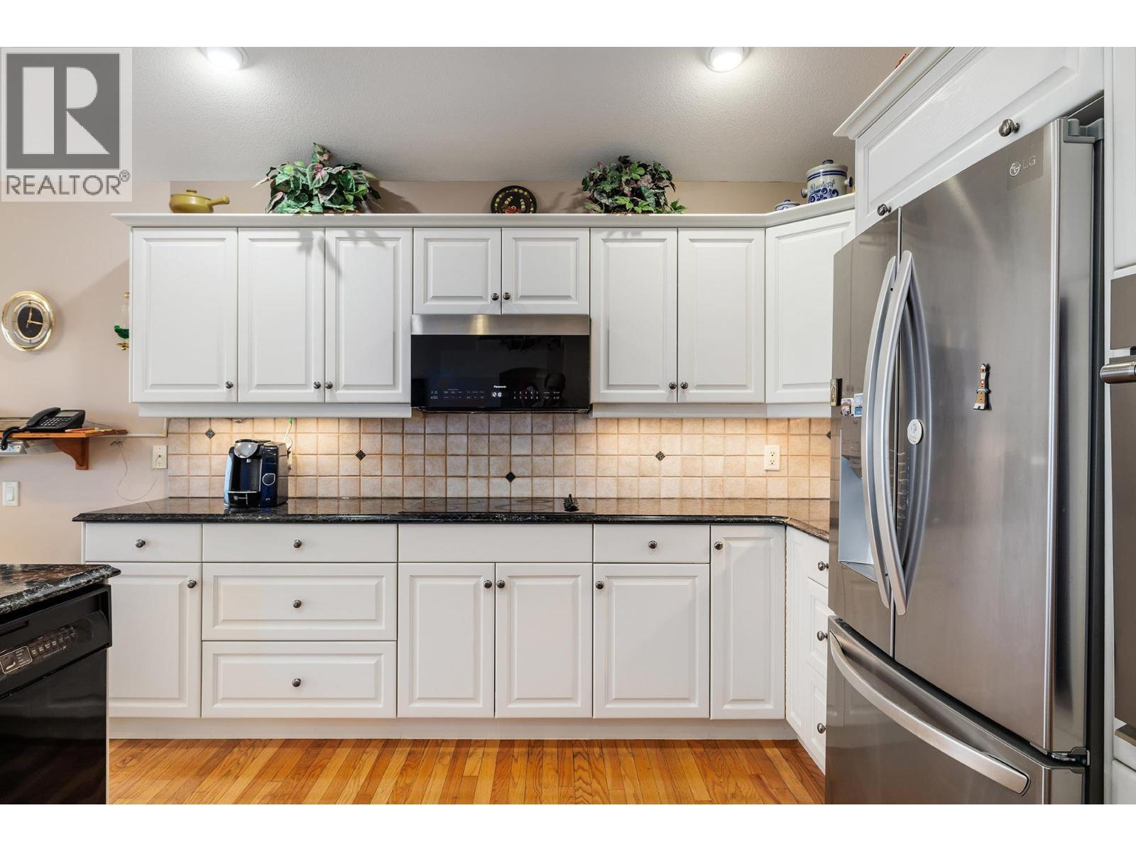 3639 Gala View Drive, West Kelowna, BC - Indoor Photo Showing Kitchen