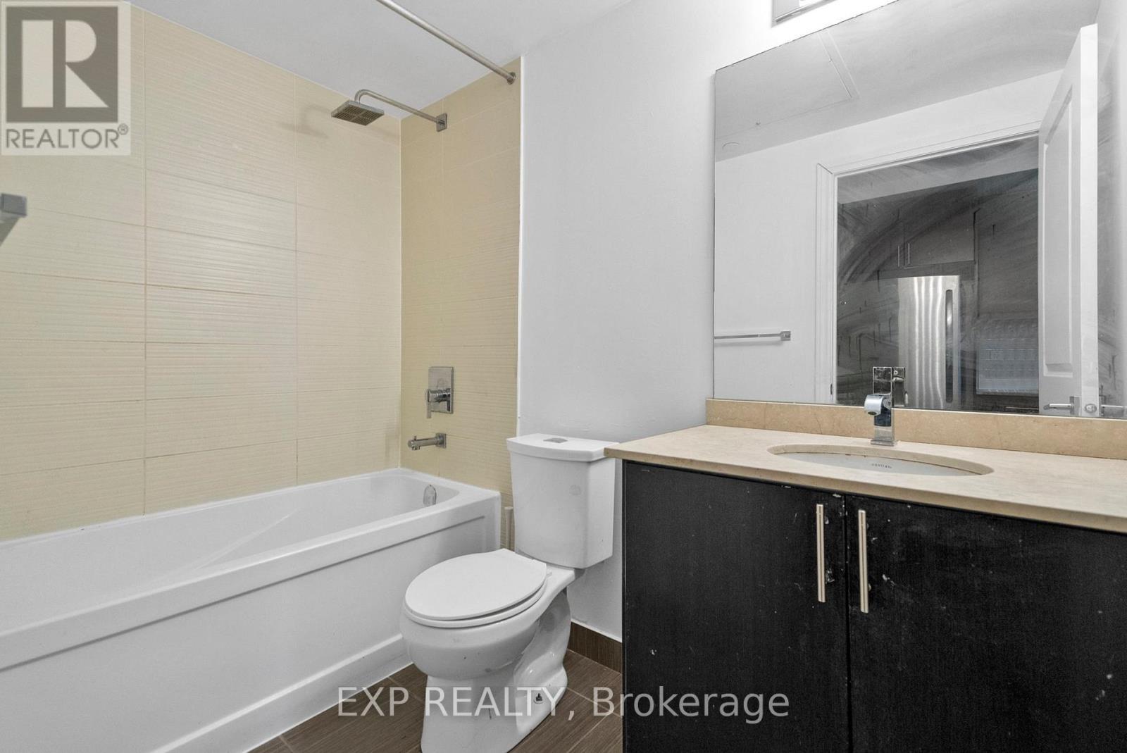 1011 - 7167 Yonge Street, Markham, ON - Indoor Photo Showing Bathroom