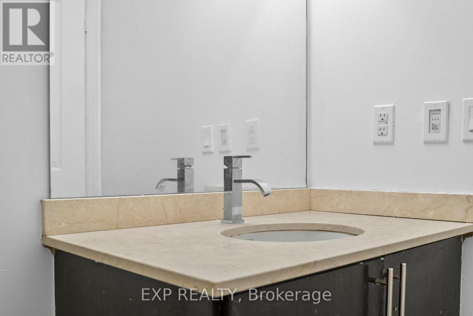 1011 - 7167 Yonge Street, Markham, ON - Indoor Photo Showing Bathroom