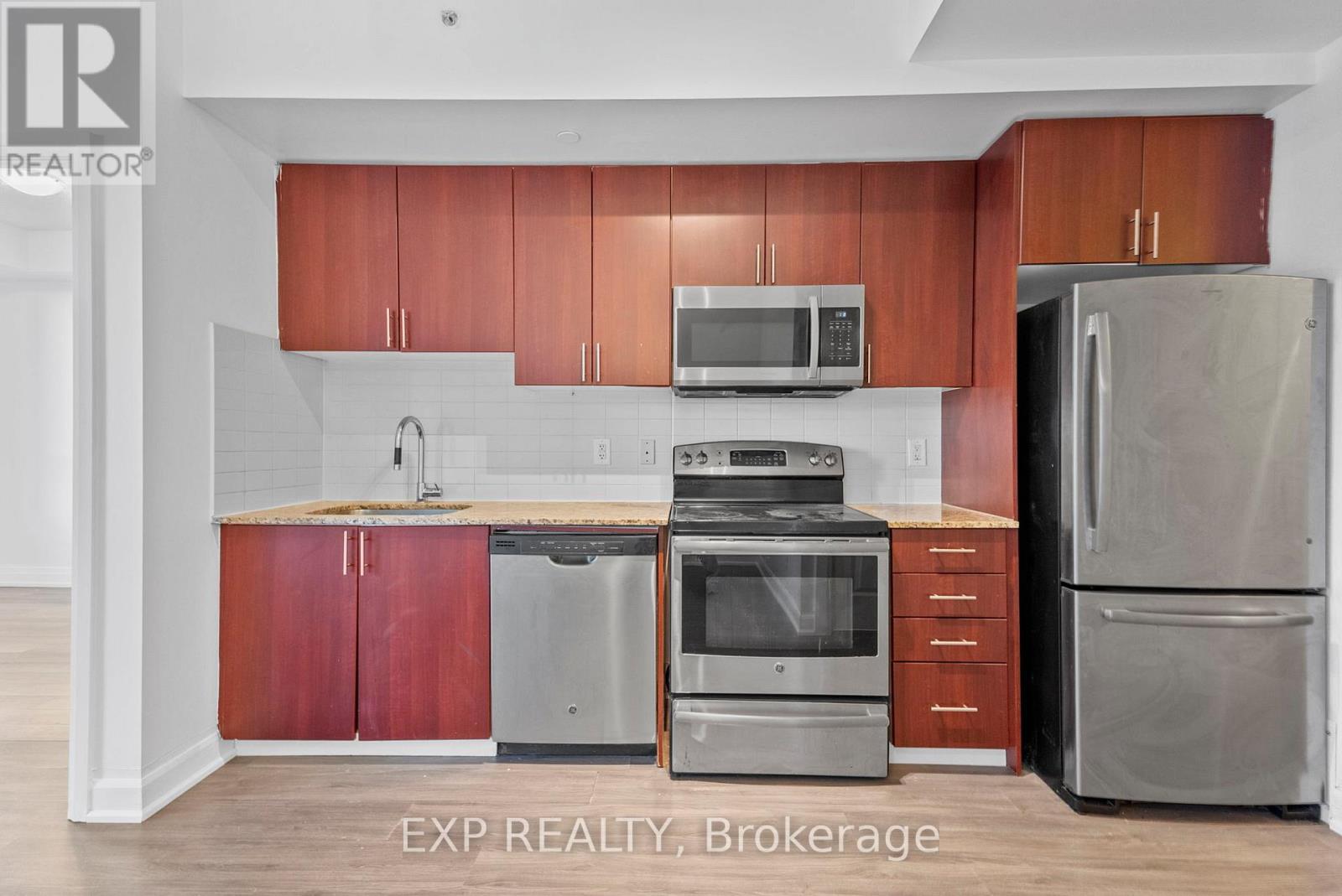 1011 - 7167 Yonge Street, Markham, ON - Indoor Photo Showing Kitchen With Stainless Steel Kitchen