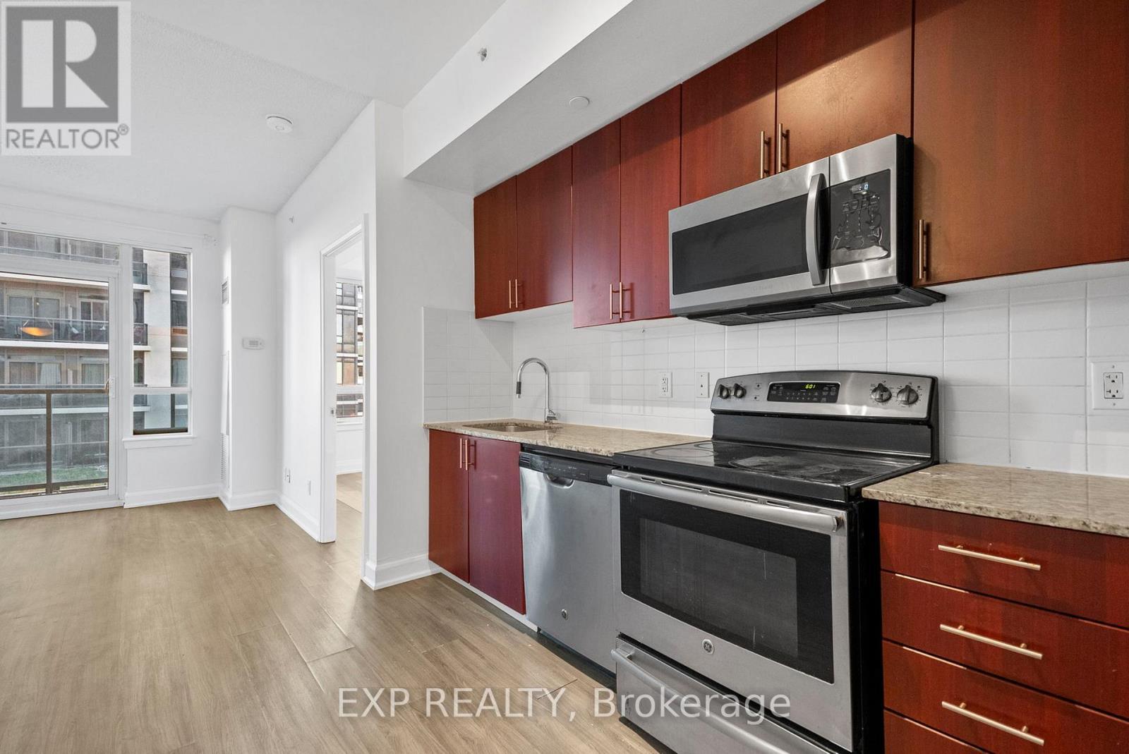 1011 - 7167 Yonge Street, Markham, ON - Indoor Photo Showing Kitchen With Stainless Steel Kitchen