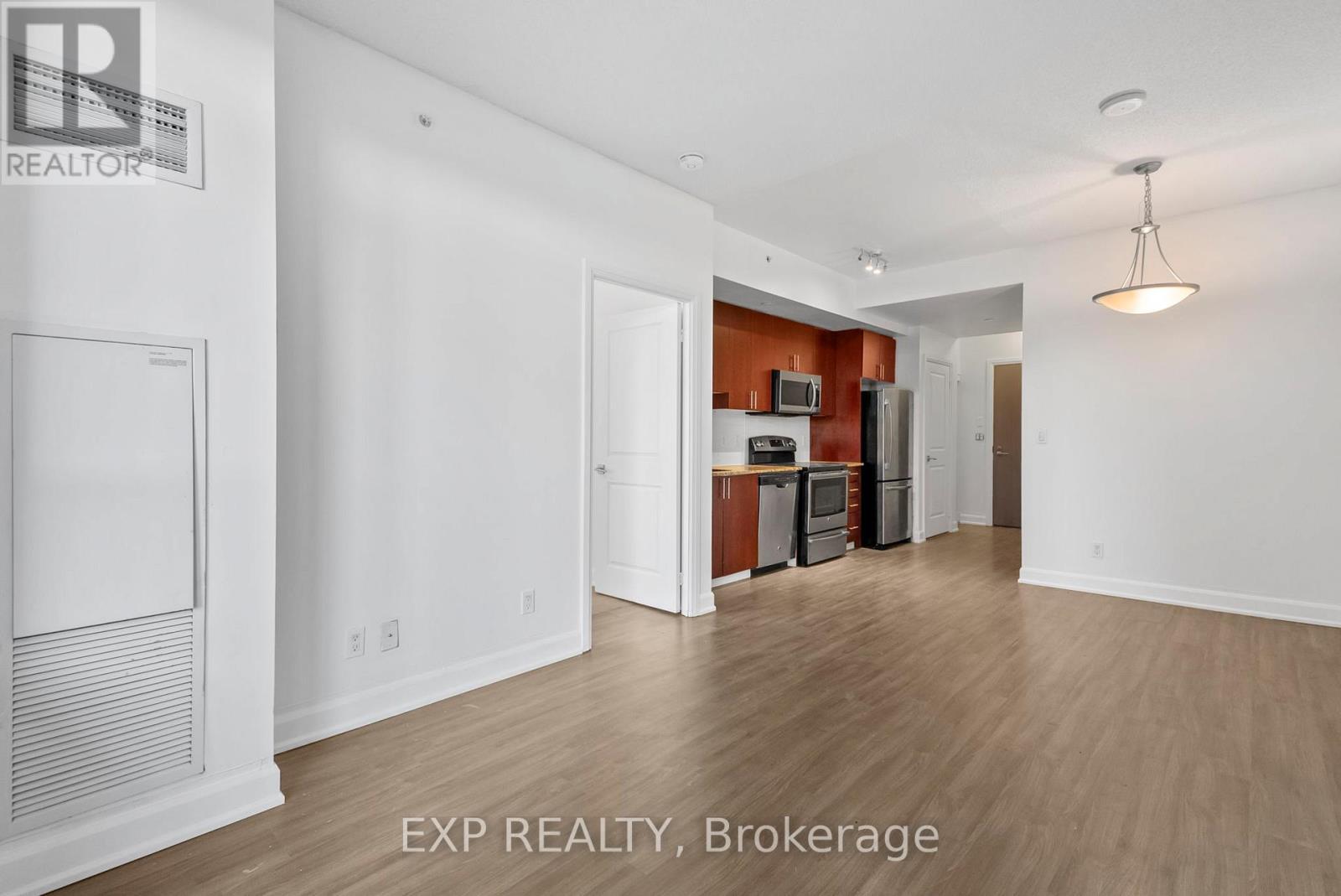 1011 - 7167 Yonge Street, Markham, ON - Indoor