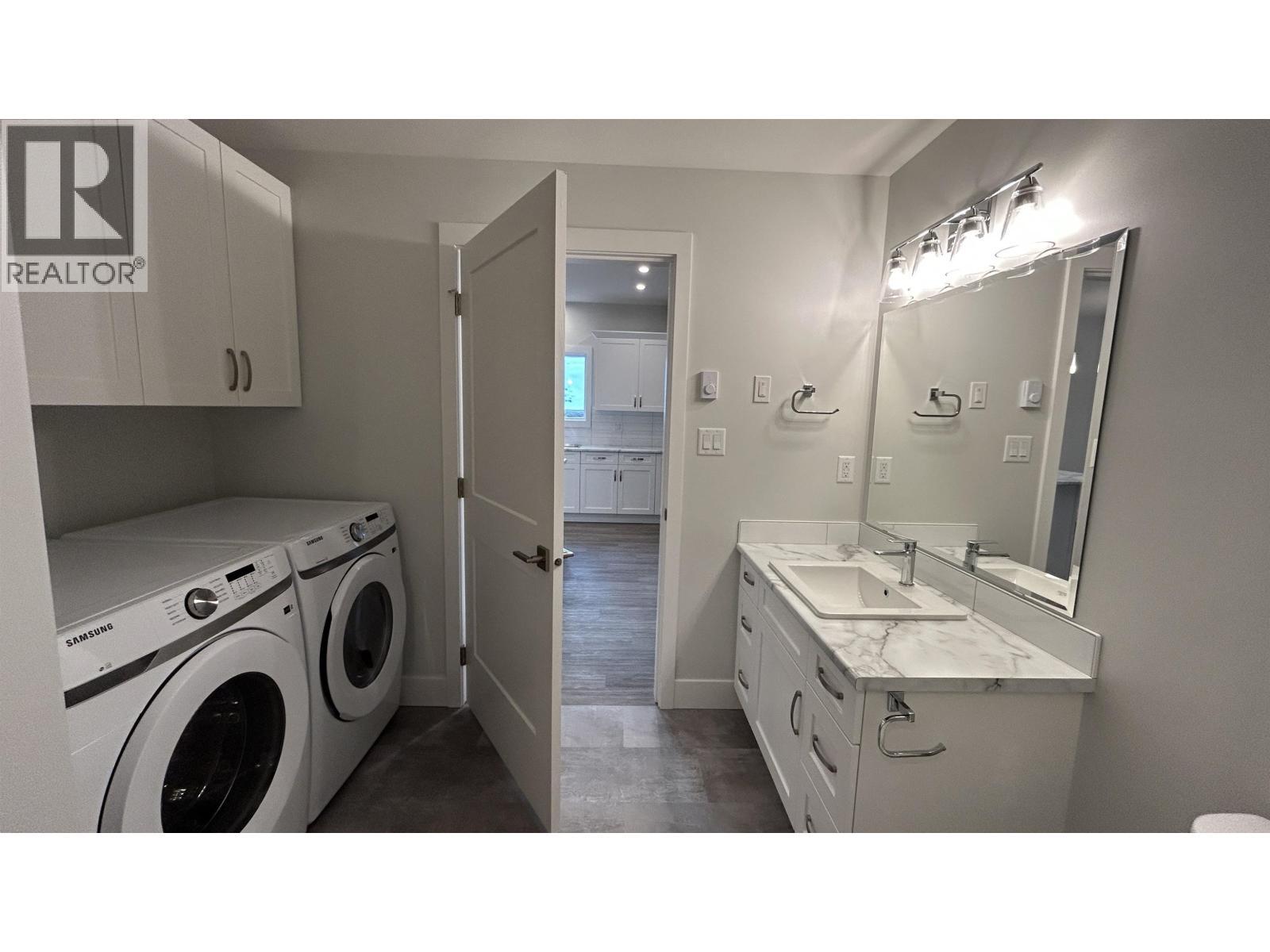 13 105 Forest Ridge Road, 100 Mile House, BC - Indoor Photo Showing Laundry Room