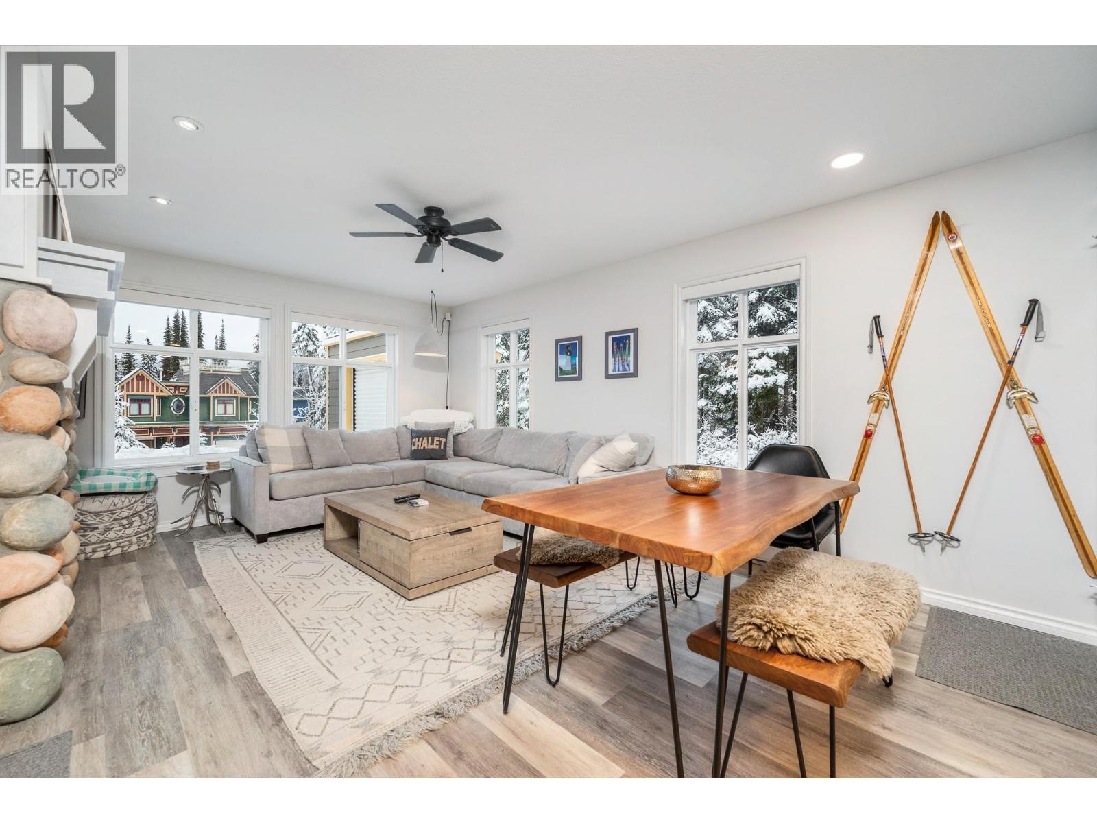 495 Monashee Road Unit# 1, Silver Star, BC - Indoor Photo Showing Living Room