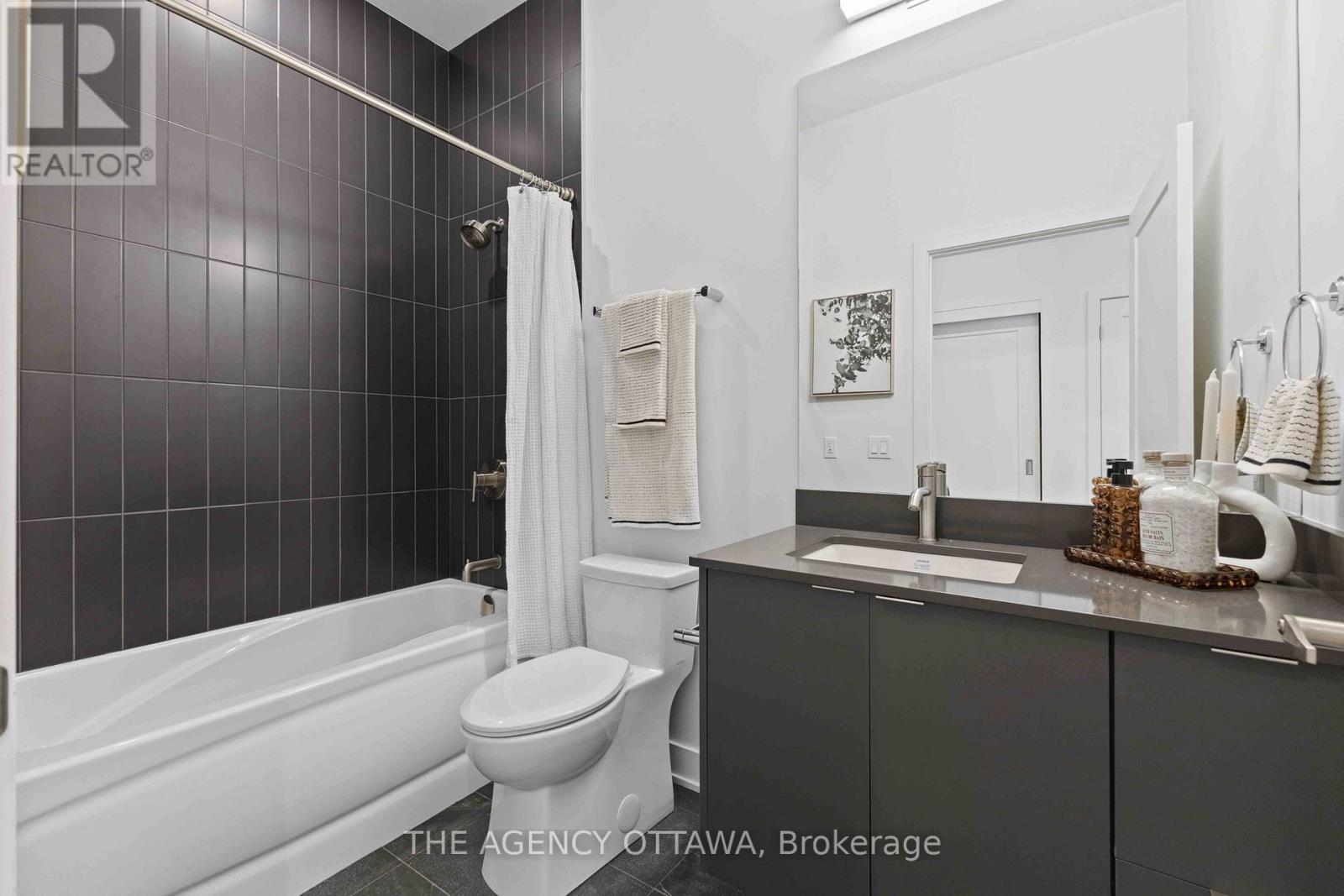 102 - 3071 Riverside Drive, Ottawa, ON - Indoor Photo Showing Bathroom