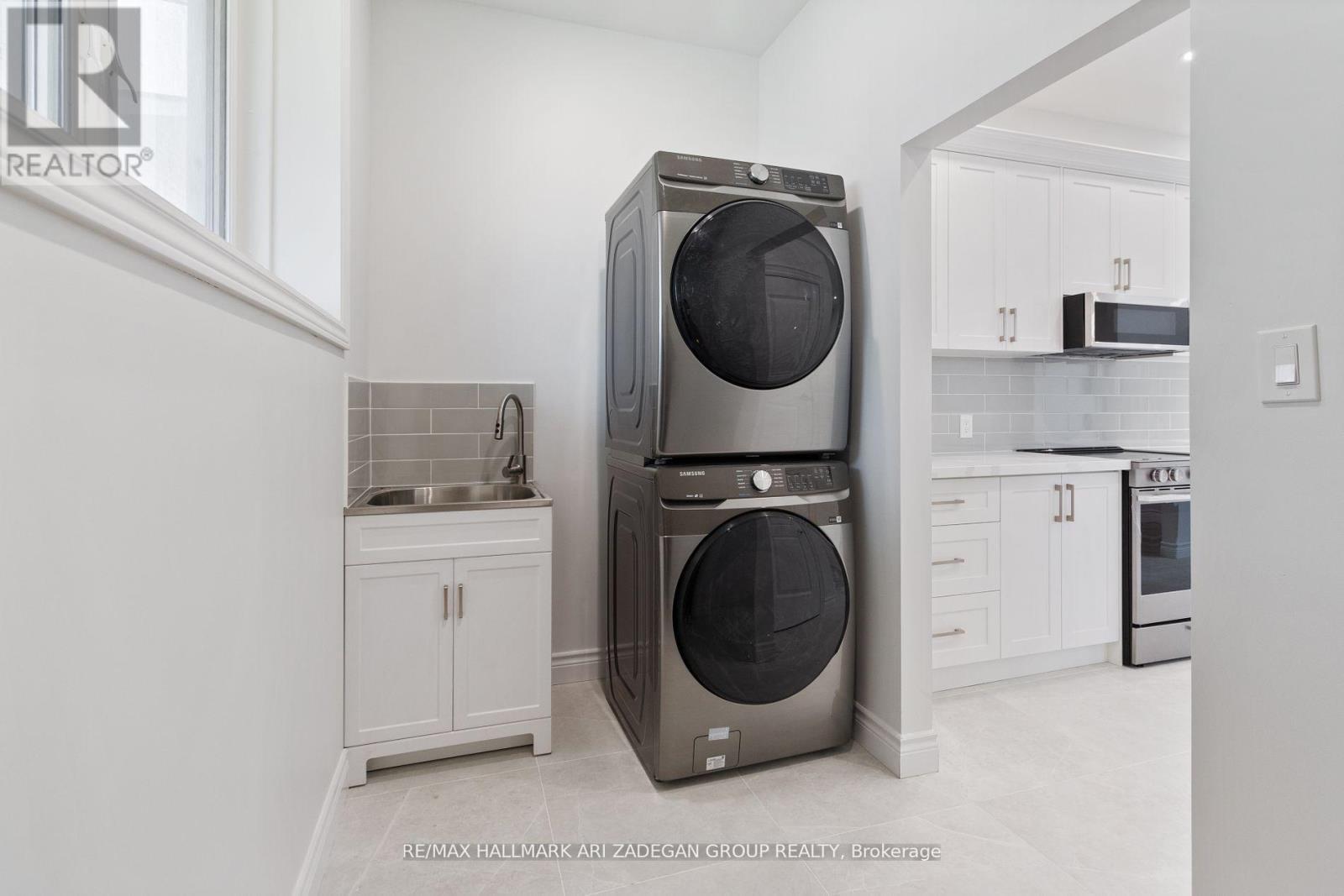 B - 177 The Queensway S, Georgina, ON - Indoor Photo Showing Laundry Room