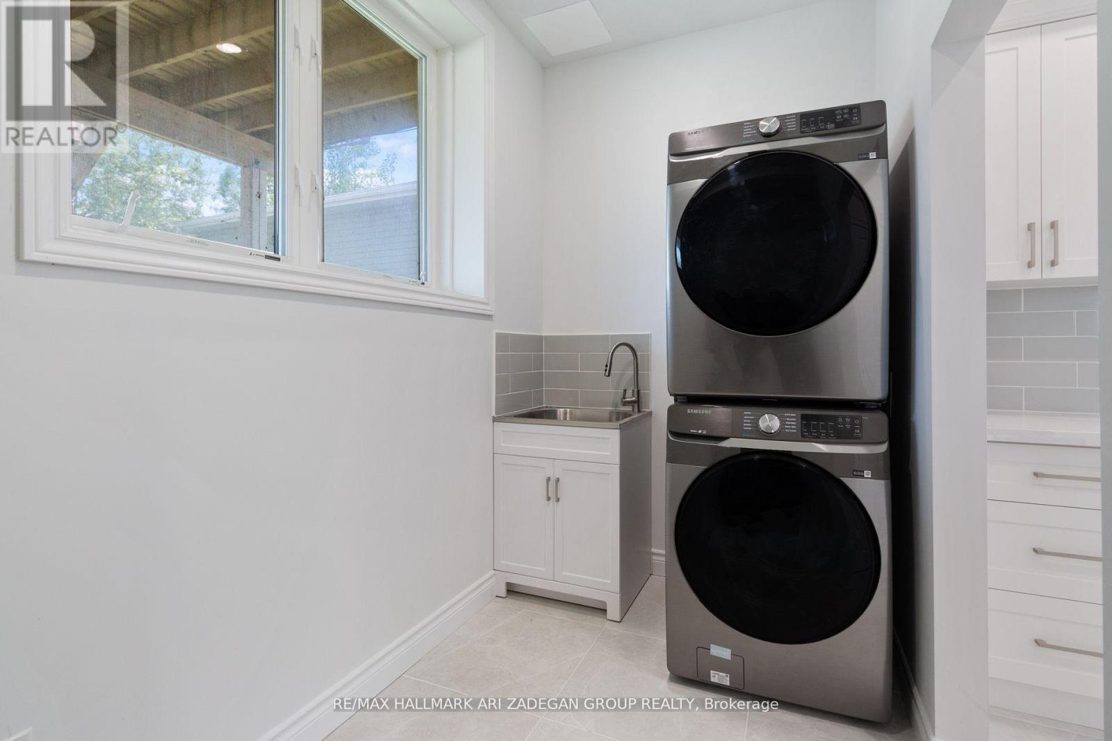 B - 177 The Queensway S, Georgina, ON - Indoor Photo Showing Laundry Room