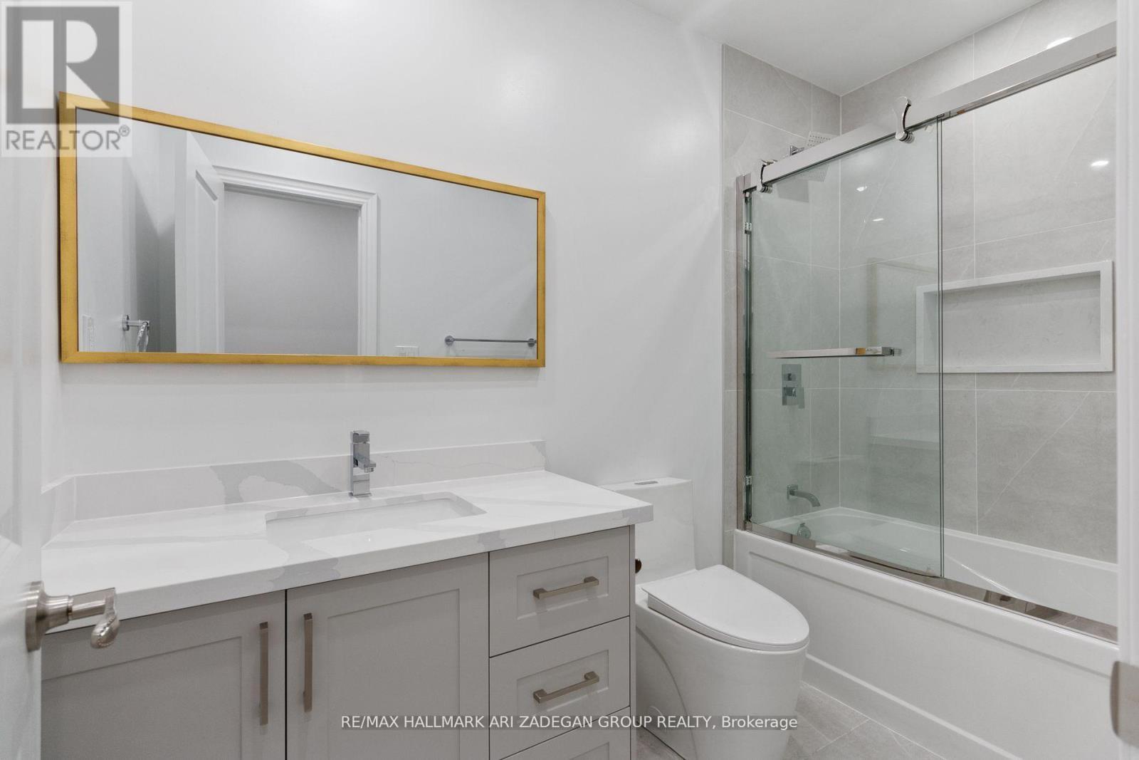 B - 177 The Queensway S, Georgina, ON - Indoor Photo Showing Bathroom