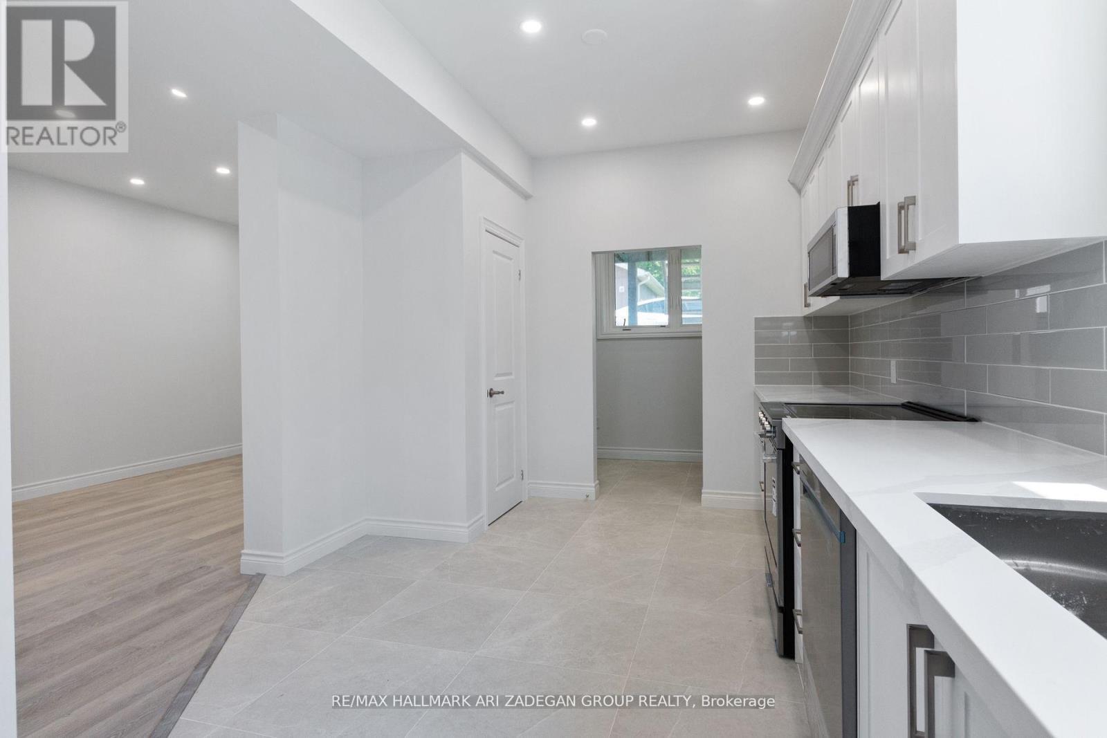 B - 177 The Queensway S, Georgina, ON - Indoor Photo Showing Kitchen