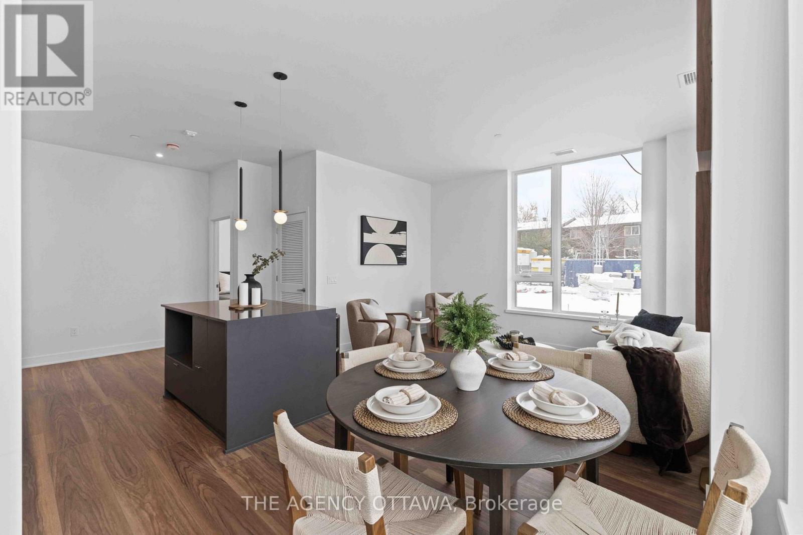 211 - 3071 Riverside Drive, Ottawa, ON - Indoor Photo Showing Dining Room