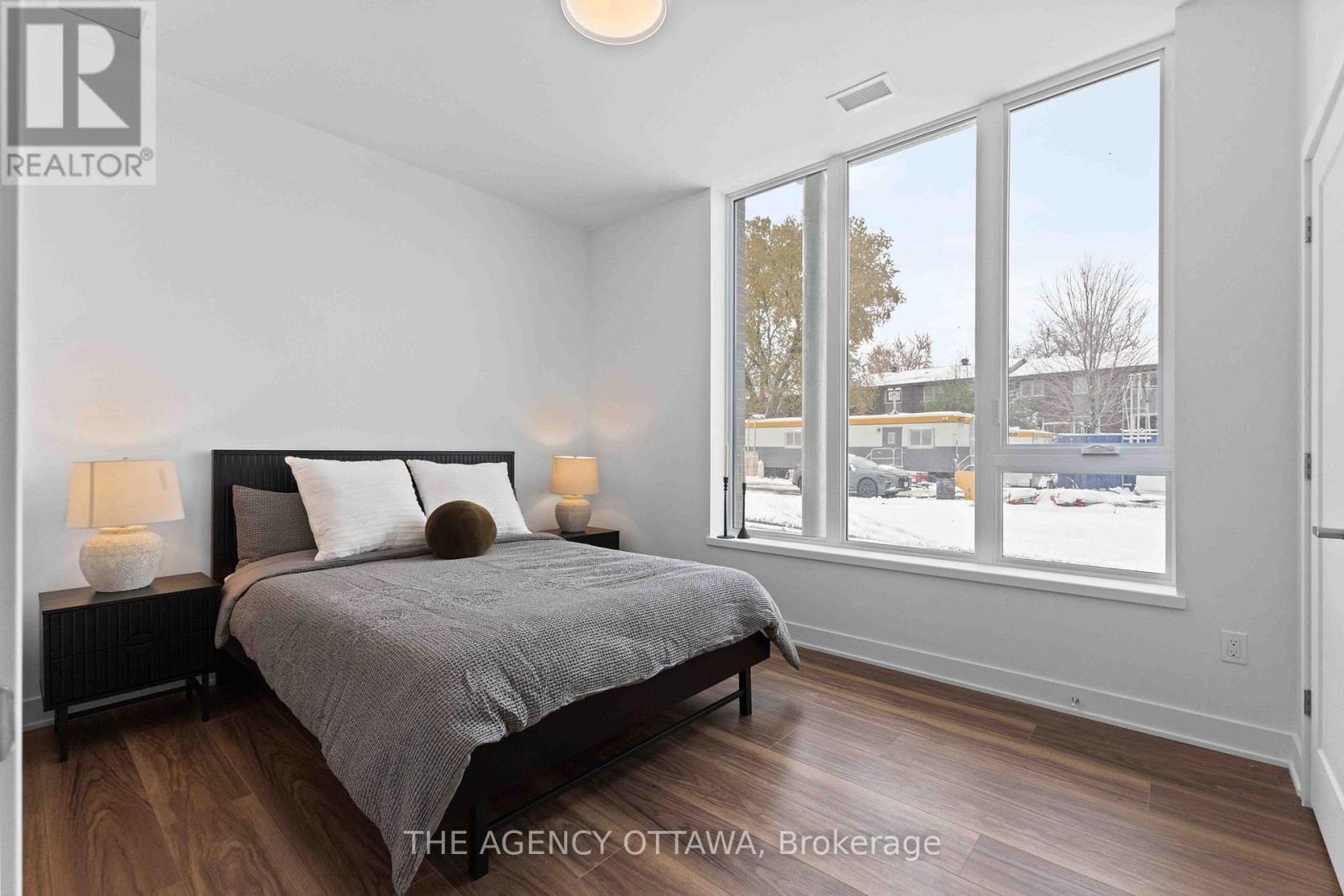 211 - 3071 Riverside Drive, Ottawa, ON - Indoor Photo Showing Bedroom