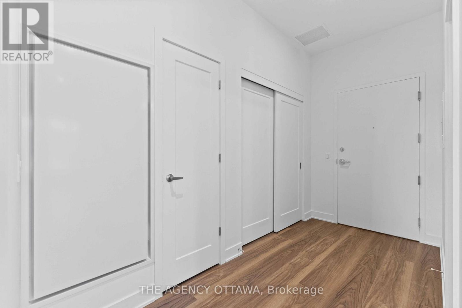 211 - 3071 Riverside Drive, Ottawa, ON - Indoor Photo Showing Other Room