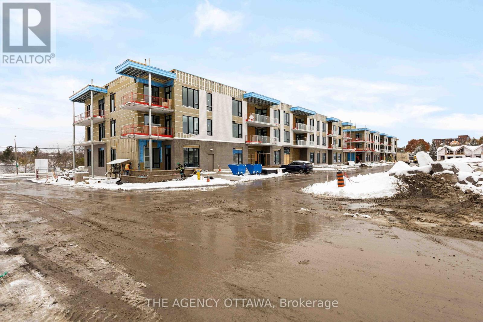 211 - 3071 Riverside Drive, Ottawa, ON - Outdoor