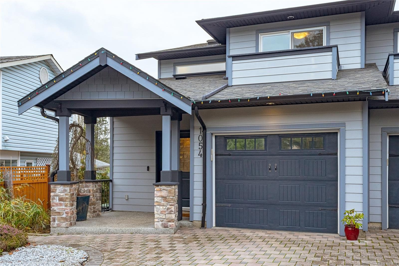 1054 Colville Rd, Esquimalt, BC - Outdoor