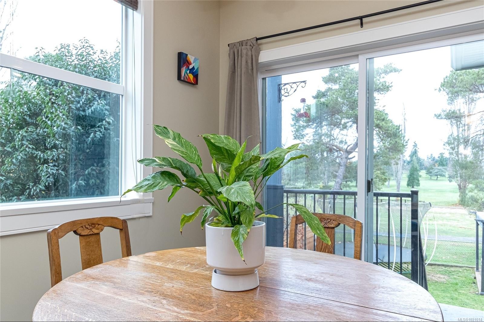 1054 Colville Rd, Esquimalt, BC - Indoor Photo Showing Dining Room