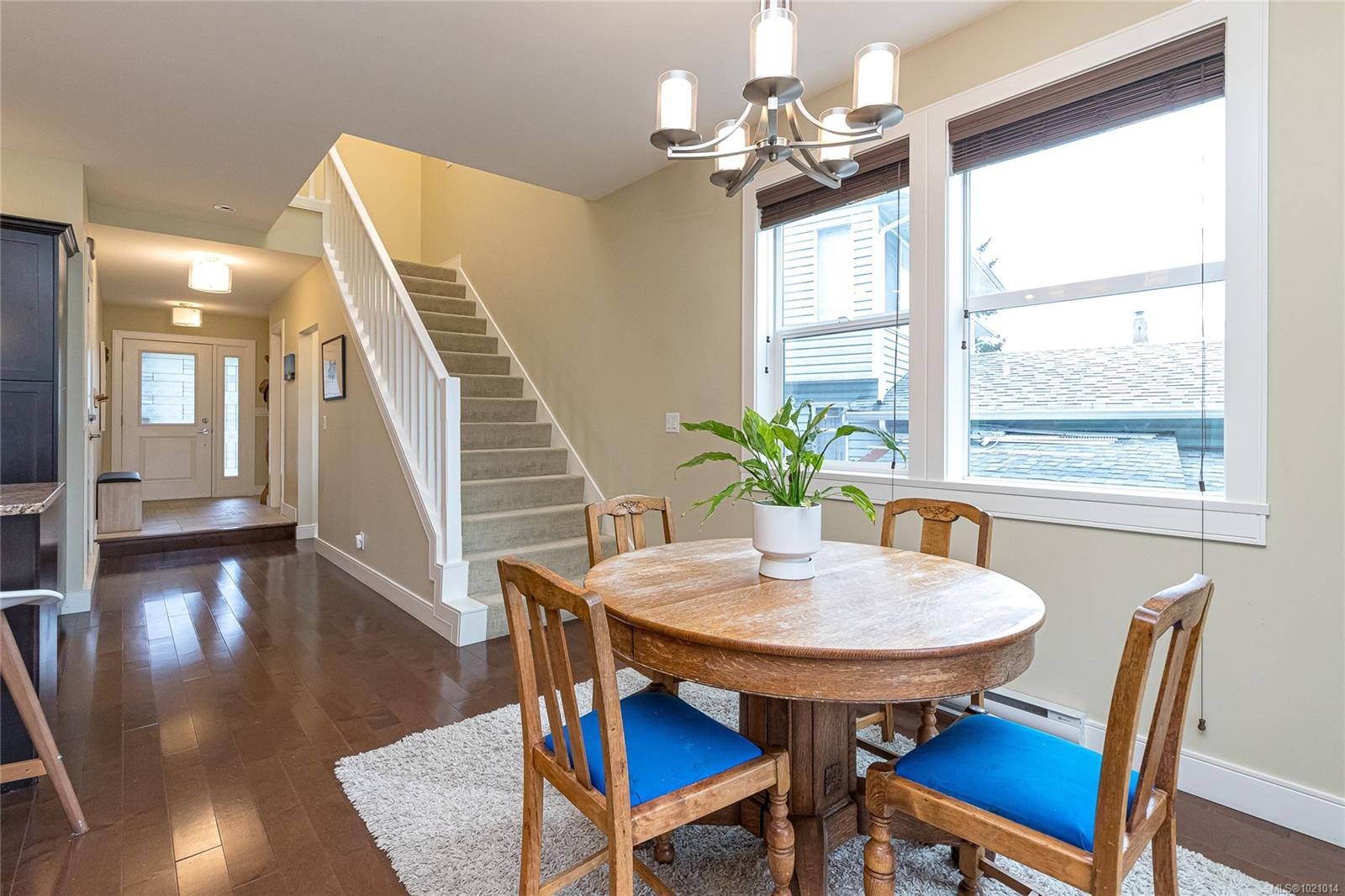 1054 Colville Rd, Esquimalt, BC - Indoor Photo Showing Dining Room