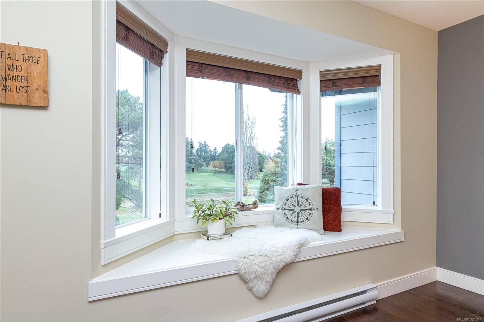 1054 Colville Rd, Esquimalt, BC - Indoor Photo Showing Other Room