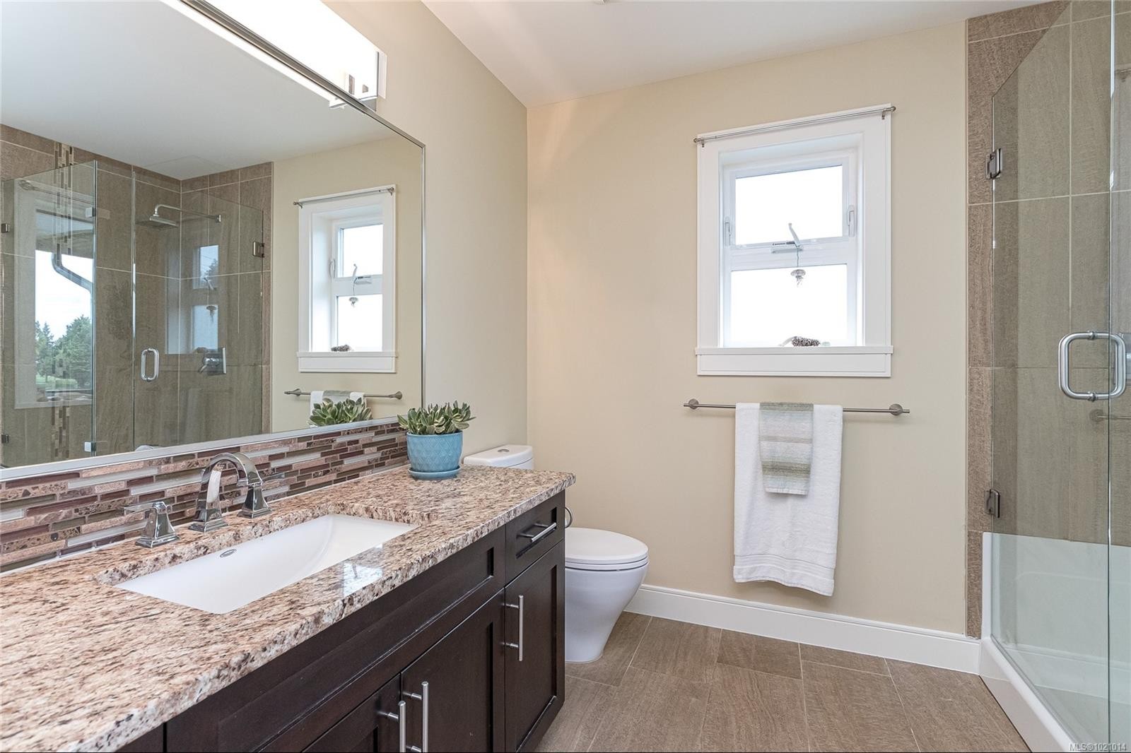 1054 Colville Rd, Esquimalt, BC - Indoor Photo Showing Bathroom