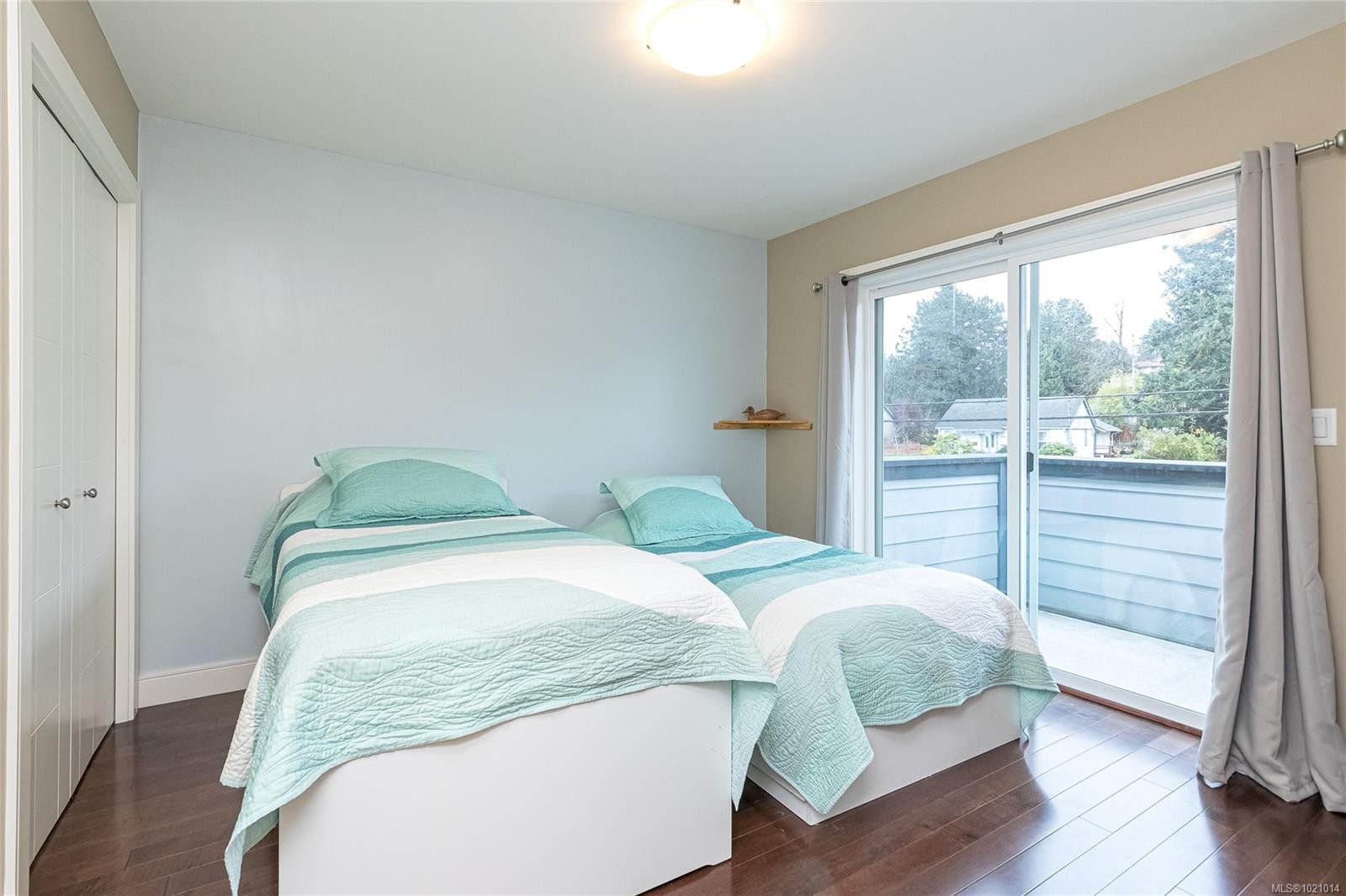 1054 Colville Rd, Esquimalt, BC - Indoor Photo Showing Bedroom